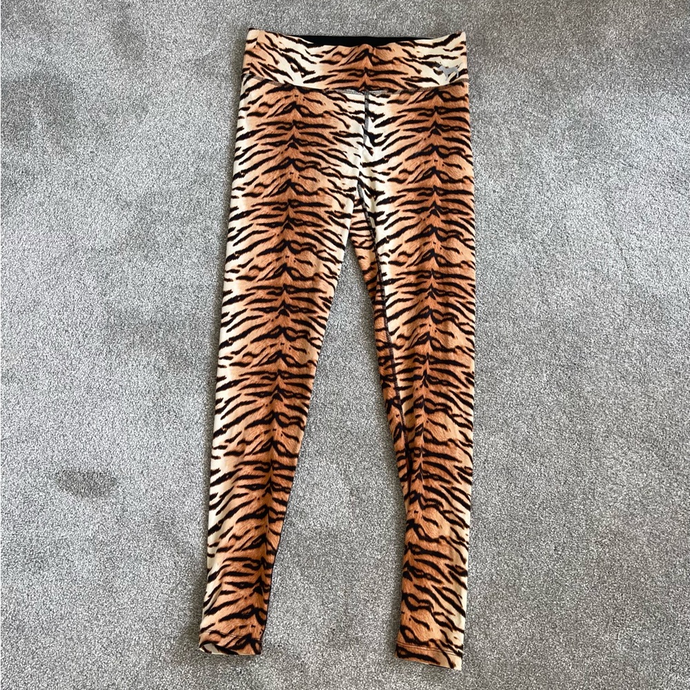 Tiger print leggings from Victoria’s Secret. Excellent condition
